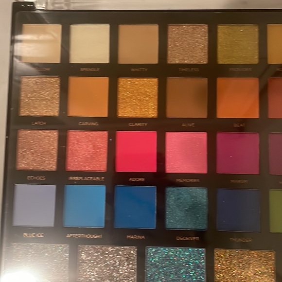 Kaleidoscope eyeshadow palette - Picture 2 of 3